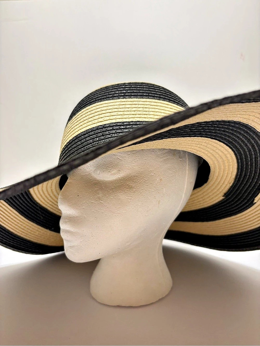 Serra Black & Cream Block Sun Hat L Like New